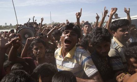 هزاران تن از آوارگان خشمگین و ناراضی روهینگیایی ساکن بنگلادش