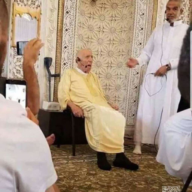 این پیرمرد در سن ۹۸ سالگی اسلام را در آغوش گرفت!