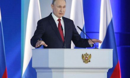 پوتین رئیس‌جمهور و مدیران ارشد نباید دوتابعیتی باشند