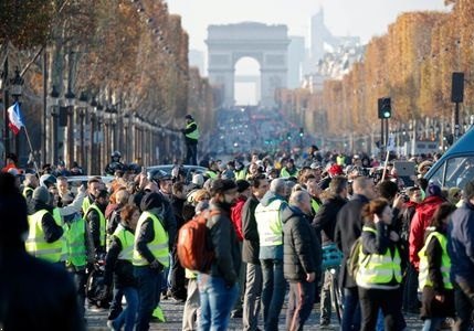 تظاهرات ضد دولتی هزاران فرانس